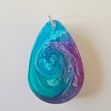 Stunning Petri affect pendant