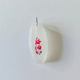 Resin necklaces with flower design