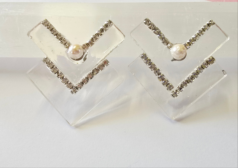 Clear resin and rhinestone earings