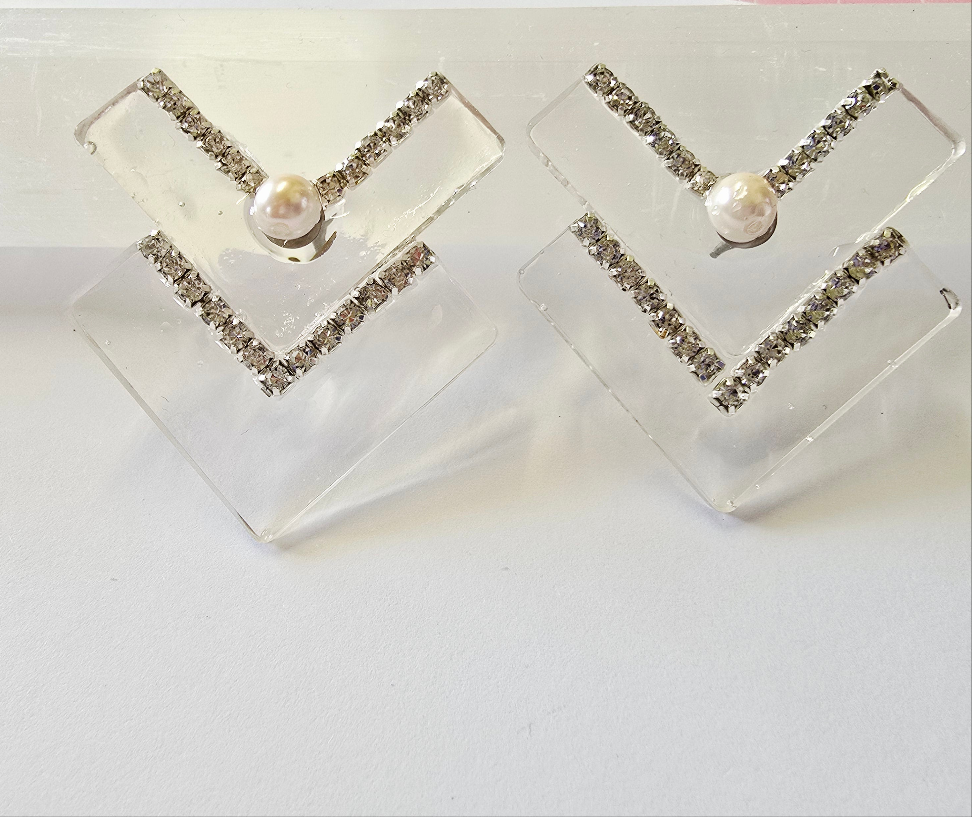 Clear resin and rhinestone earings