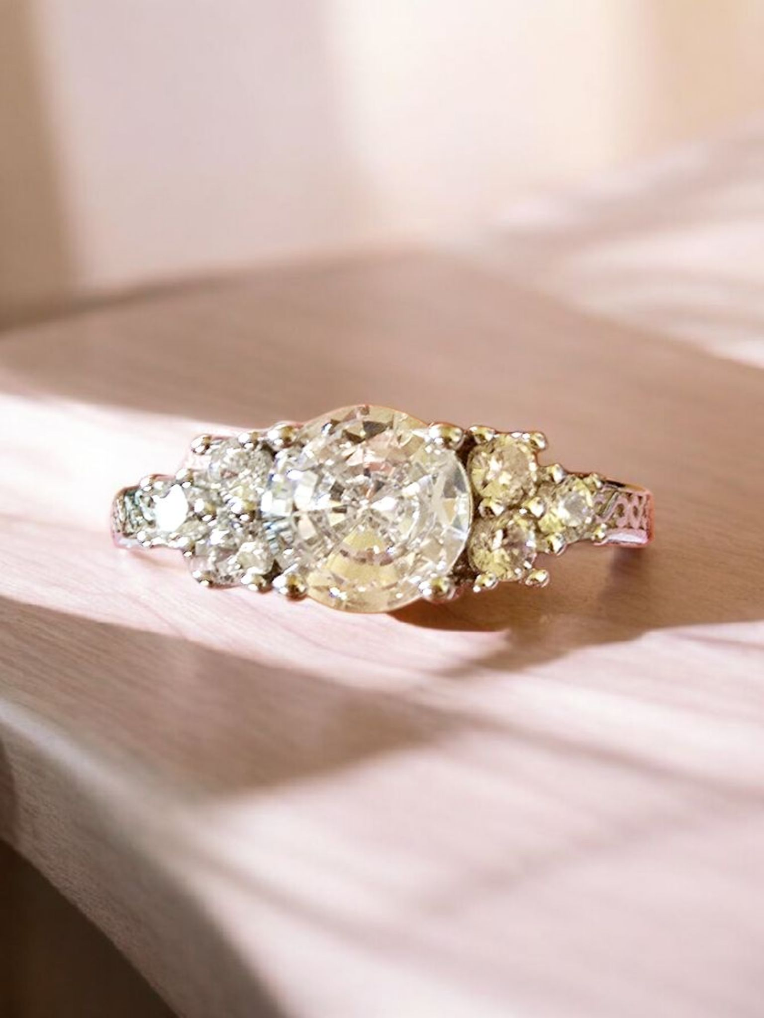 Stunning S925 silver ring with cubic zirconium crystals size 8