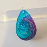 Stunning Petri affect pendant