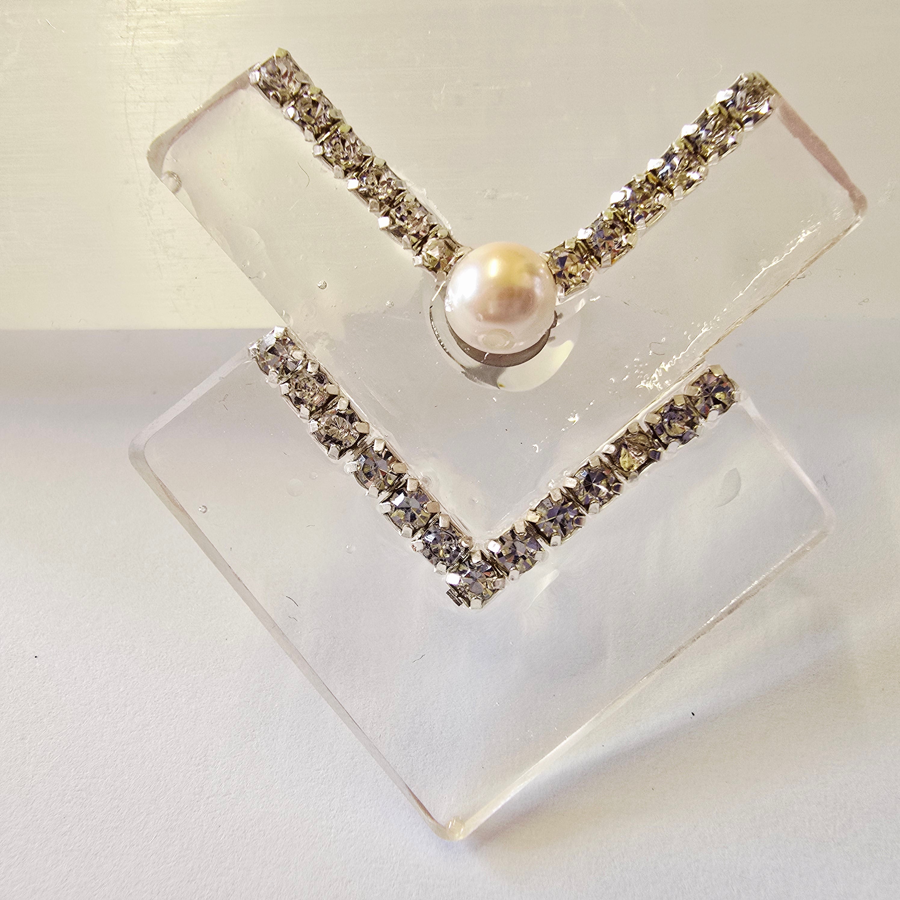 Clear resin and rhinestone earings
